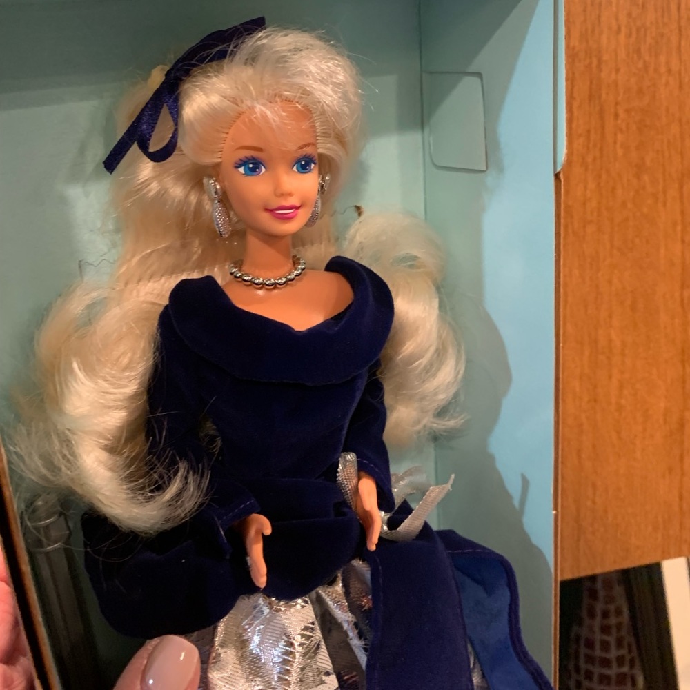 Winter Velvet Barbie, Avon Exclusive, Beautiful,New, Never Removed From Box